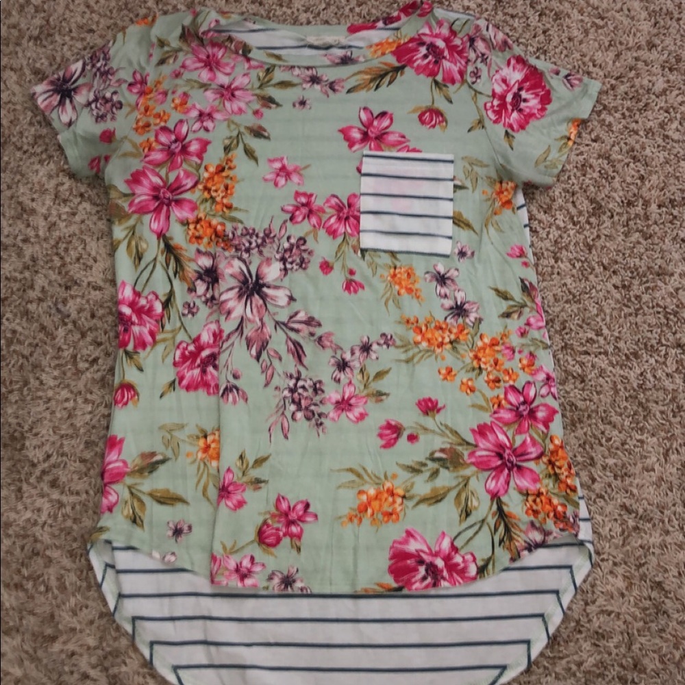 Medium floral top